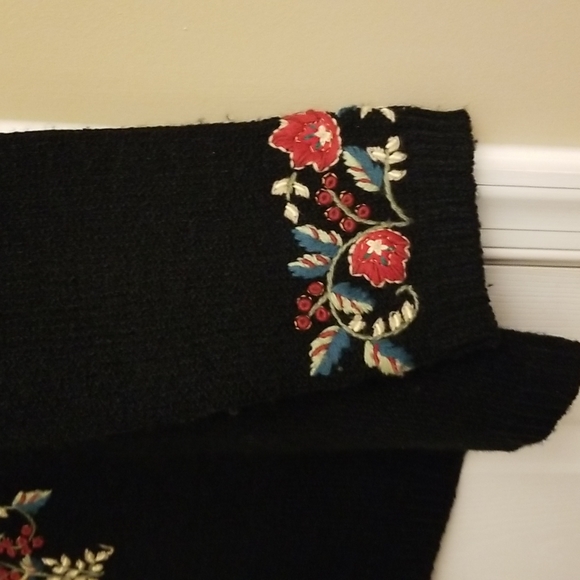 Women's Festive Holiday Sweater - Picture 3 of 8